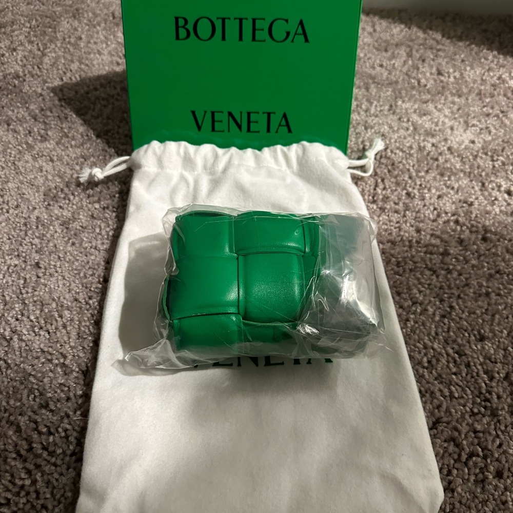 BOTTEGA VENETA Padded mini Candy Cassette camera bag in Parakeet